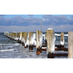 Wellenbrecher im Winter