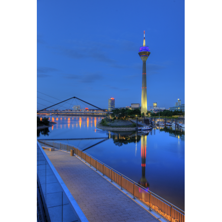 Medienhafen Düsseldorf mit Rheinturm