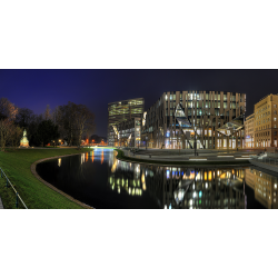 Kö Bogen Düsseldorf mit Weiher